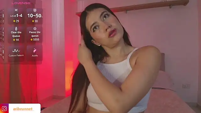 BrunnetAri  online show from February 2026 03:10:01 PM