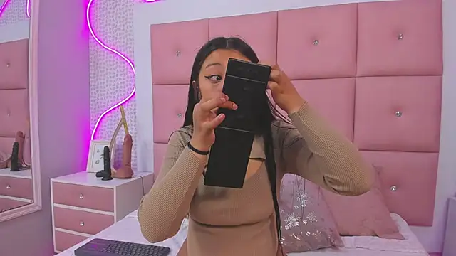 Snapshot of DaisySnugs1 chatting on November 2025 12:16:01 PM DaisySnugs1 online show from November 2025 12:16:01 PM