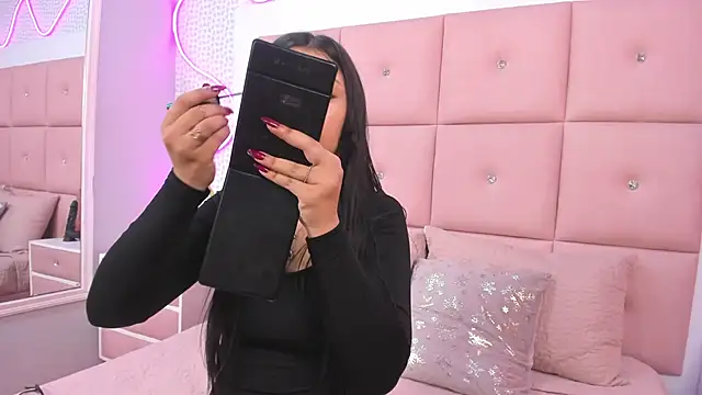 Snapshot of DaisySnugs1 chatting on November 2025 12:27:02 PM DaisySnugs1 online show from November 2025 12:27:02 PM