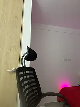 Snapshot of aliciia_23 chatting on February 2026 01:27:01 AM aliciia 23 online show from February 2026 01:27:01 AM