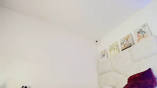elizawiliamst online show from May 2026 12:00:02 PM