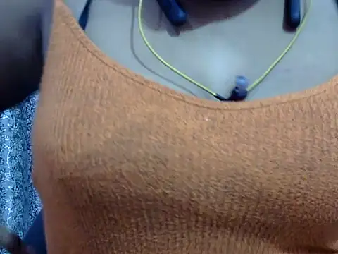 Snapshot of Rooshami_hot01 chatting on September 2025 11:39:02 PM Rooshami hot01 online show from September 2025 11:39:02 PM