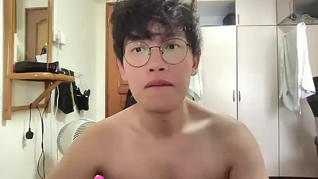 Passionatetwink2 online show from November 2025 06:23:02 AM