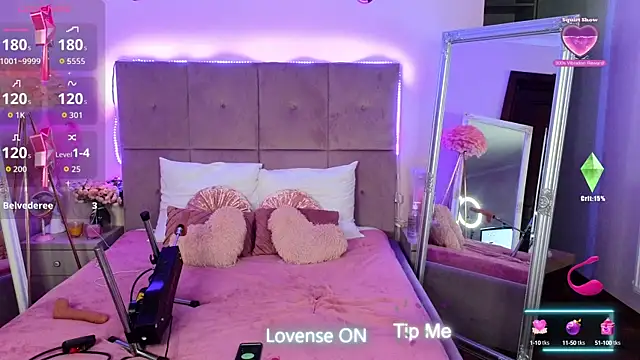 Snapshot of Nicole_Bond chatting on October 2025 05:17:02 AM Nicole Bond online show from October 2025 05:17:02 AM