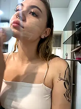 Snapshot of LunaMillie chatting on October 2025 09:02:01 AM LunaMillie online show from October 2025 09:02:01 AM