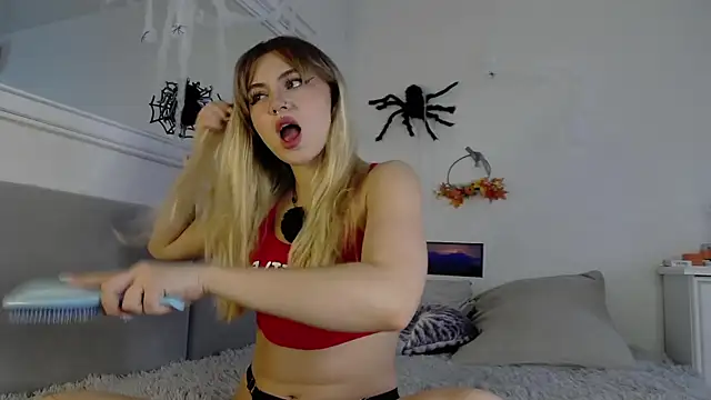 Snapshot of LunaMillie chatting on October 2025 08:26:01 AM LunaMillie online show from October 2025 08:26:01 AM