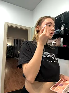 Snapshot of LunaMillie chatting on November 2025 01:31:01 PM LunaMillie online show from November 2025 01:31:01 PM