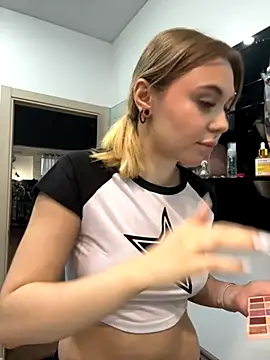 Snapshot of LunaMillie chatting on November 2025 09:19:02 AM LunaMillie online show from November 2025 09:19:02 AM