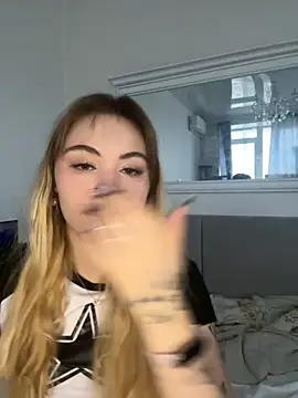 Snapshot of LunaMillie chatting on November 2025 08:59:02 AM LunaMillie online show from November 2025 08:59:02 AM