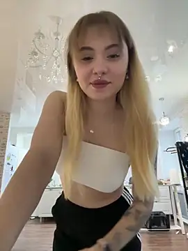 Snapshot of LunaMillie chatting on December 2025 09:51:02 AM LunaMillie online show from December 2025 09:51:02 AM