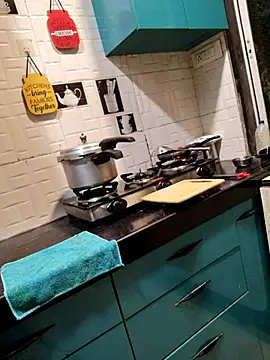 SIZZLER 1100 online show from October 2025 05:35:01 PM