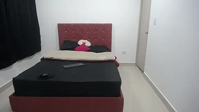 Snapshot of yohacriss chatting on November 2025 12:20:01 AM yohacriss online show from November 2025 12:20:01 AM