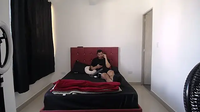 Snapshot of yohacriss chatting on November 2025 01:33:02 PM yohacriss online show from November 2025 01:33:02 PM