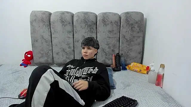 Bruno Cruzz online show from April 2026 02:13:01 AM