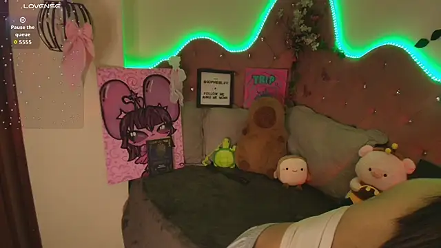 sophiievv online show from November 2025 07:03:01 PM