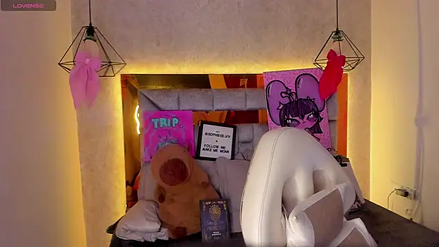 sophiievv online show from December 2025 07:09:01 PM