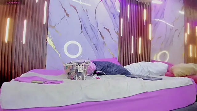 Snapshot of VictoriaDuart chatting on September 2025 08:08:01 PM VictoriaDuart online show from September 2025 08:08:01 PM