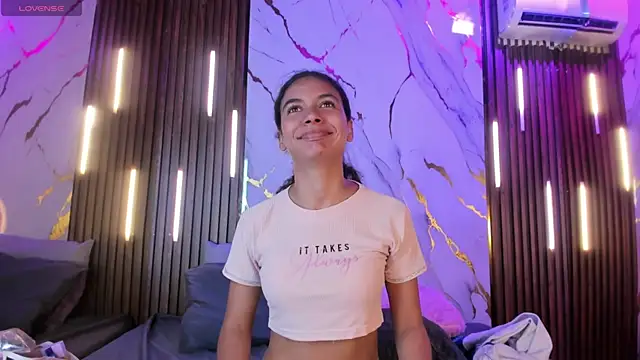 Snapshot of VictoriaDuart chatting on September 2025 07:58:02 PM VictoriaDuart online show from September 2025 07:58:02 PM