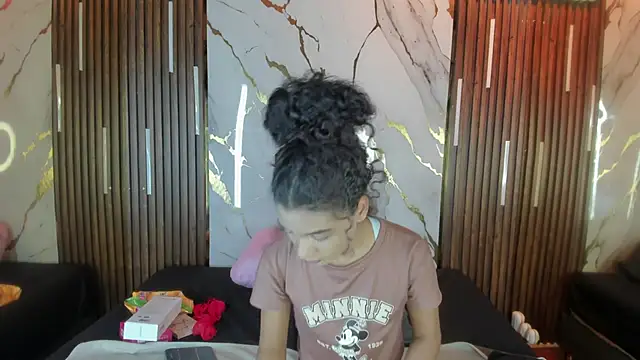 Snapshot of VictoriaDuart chatting on October 2025 08:07:02 PM VictoriaDuart online show from October 2025 08:07:02 PM