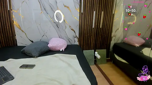 Snapshot of VictoriaDuart chatting on November 2025 08:22:02 PM VictoriaDuart online show from November 2025 08:22:02 PM