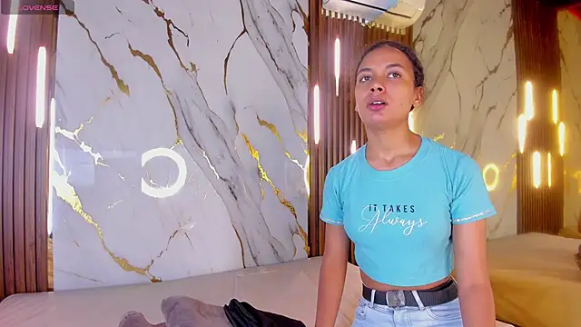 Snapshot of VictoriaDuart chatting on November 2025 08:07:01 PM VictoriaDuart online show from November 2025 08:07:01 PM