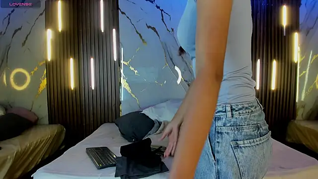 Snapshot of VictoriaDuart chatting on November 2025 08:29:01 PM VictoriaDuart online show from November 2025 08:29:01 PM