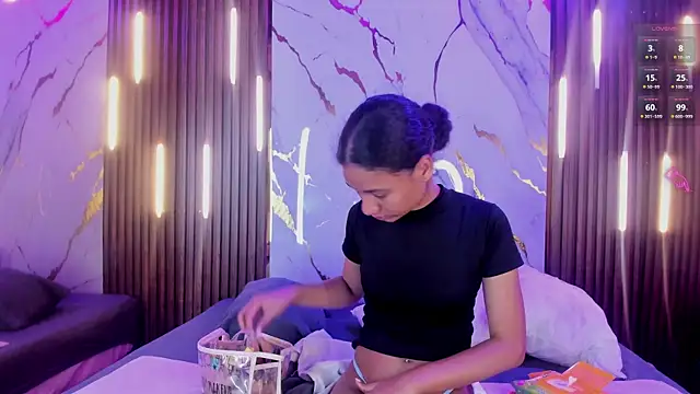 Snapshot of VictoriaDuart chatting on November 2025 08:21:02 PM VictoriaDuart online show from November 2025 08:21:02 PM