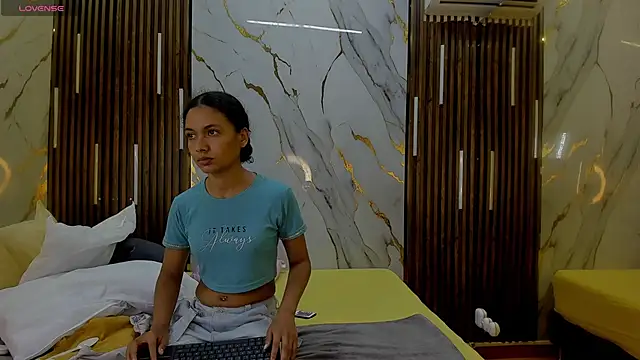 Snapshot of VictoriaDuart chatting on December 2025 08:25:01 PM VictoriaDuart online show from December 2025 08:25:01 PM