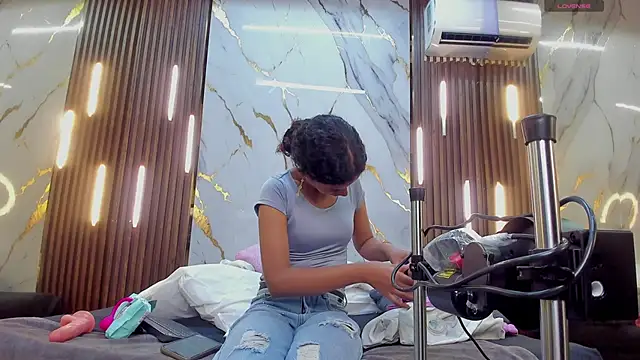 Snapshot of VictoriaDuart chatting on December 2025 08:35:01 PM VictoriaDuart online show from December 2025 08:35:01 PM