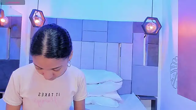 Snapshot of VictoriaDuart chatting on February 2026 08:07:02 PM VictoriaDuart online show from February 2026 08:07:02 PM