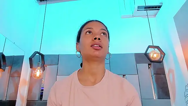 Snapshot of VictoriaDuart chatting on February 2026 08:14:01 PM VictoriaDuart online show from February 2026 08:14:01 PM