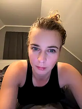 Snapshot of ellieen chatting on October 2025 09:59:02 PM ellieen online show from October 2025 09:59:02 PM