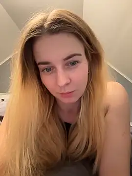 Snapshot of ellieen chatting on October 2025 09:48:02 PM ellieen online show from October 2025 09:48:02 PM