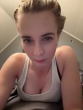 Snapshot of ellieen chatting on October 2025 09:15:01 PM ellieen online show from October 2025 09:15:01 PM