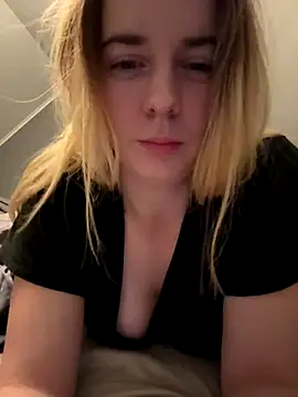 Snapshot of ellieen chatting on October 2025 09:59:02 PM ellieen online show from October 2025 09:59:02 PM