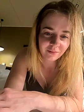 Snapshot of ellieen chatting on October 2025 08:08:02 PM ellieen online show from October 2025 08:08:02 PM