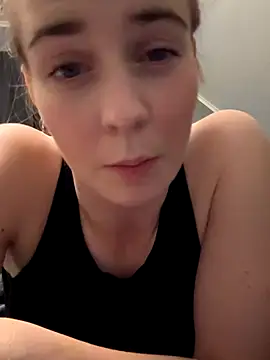 Snapshot of ellieen chatting on October 2025 09:42:01 PM ellieen online show from October 2025 09:42:01 PM