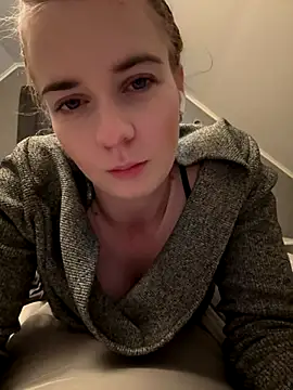 Snapshot of ellieen chatting on October 2025 10:00:02 PM ellieen online show from October 2025 10:00:02 PM