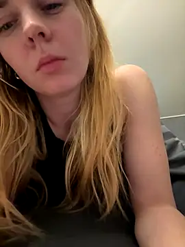 Snapshot of ellieen chatting on November 2025 10:21:02 PM ellieen online show from November 2025 10:21:02 PM