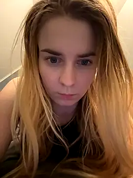 Snapshot of ellieen chatting on November 2025 09:59:02 PM ellieen online show from November 2025 09:59:02 PM