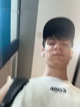 Snapshot of Luck__090 chatting on May 2026 10:29:02 PM Luck 090 online show from May 2026 10:29:02 PM