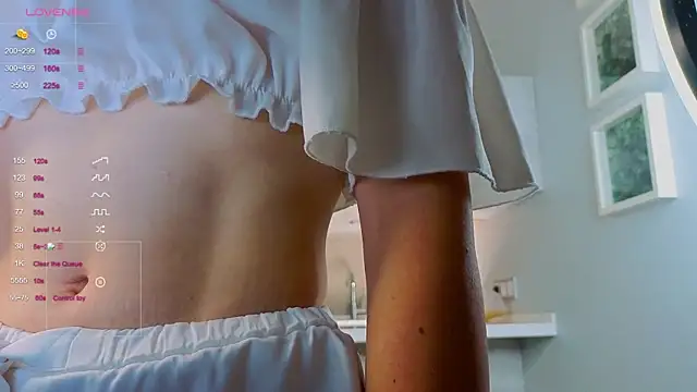 Snapshot of JuliannaWenger chatting on October 2025 04:18:01 PM JuliannaWenger online show from October 2025 04:18:01 PM