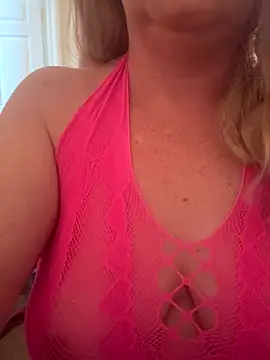 Snapshot of Zoe-101 chatting on October 2025 01:56:01 PM Zoe-101 online show from October 2025 01:56:01 PM