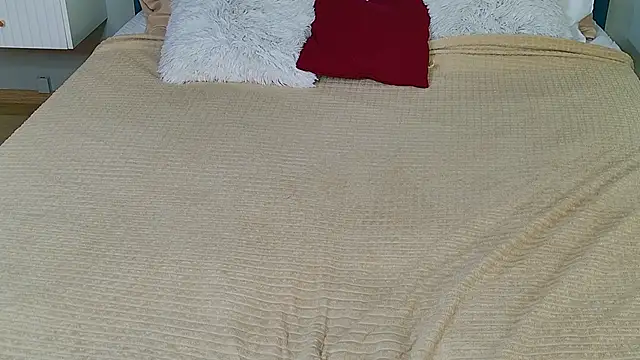 Snapshot of Evie_Vall chatting on November 2025 03:39:01 PM Evie Vall online show from November 2025 03:39:01 PM