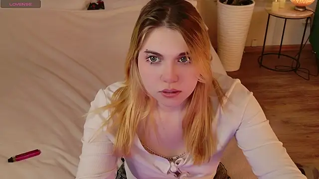 Snapshot of Evie_Vall chatting on November 2025 05:26:01 PM Evie Vall online show from November 2025 05:26:01 PM