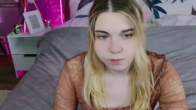 Snapshot of Evie_Vall chatting on December 2025 05:09:01 PM Evie Vall online show from December 2025 05:09:01 PM