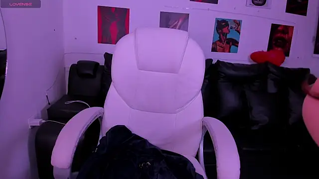 Snapshot of koraline_333 chatting on April 2026 03:06:01 PM koraline 333 online show from April 2026 03:06:01 PM