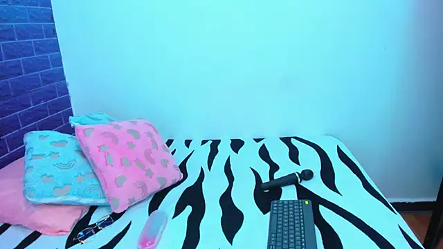 Cora 222 online show from November 2025 10:27:01 AM