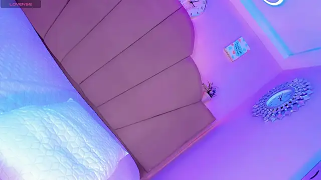 Nauthy girl online show from September 2025 12:38:01 PM