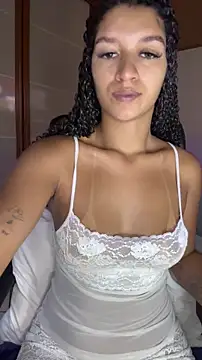 Snapshot of larajuli chatting on April 2026 07:44:01 PM larajuli online show from April 2026 07:44:01 PM